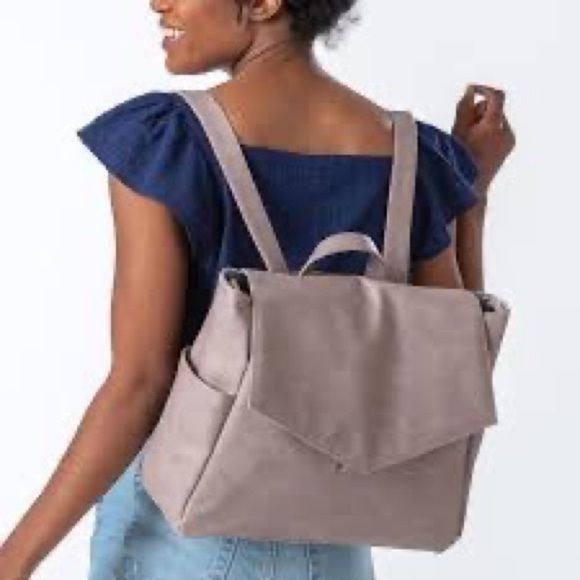 THIRTY-ONE | On Point Backpack in Stone Distressed Pebble - Picture 2 of 5